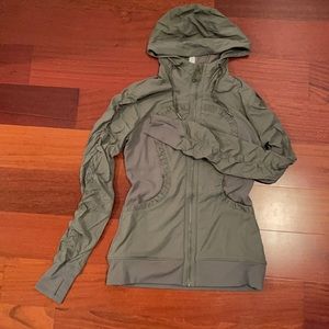 NWOT Olive Lululemon Jacket with ruched detail 6